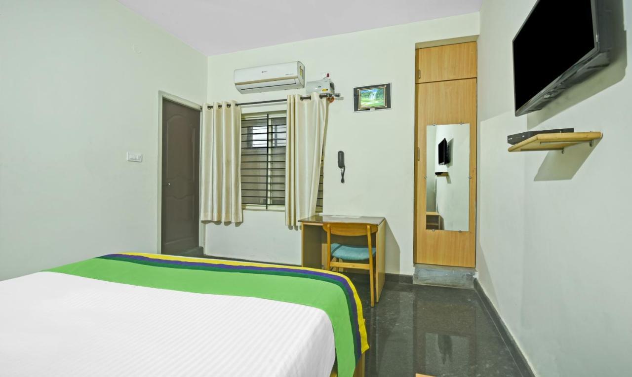 Treebo Trend Karan Residency Hotel Májszúr Kültér fotó