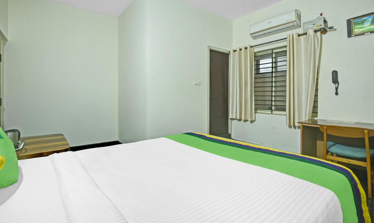 Treebo Trend Karan Residency Hotel Májszúr Kültér fotó