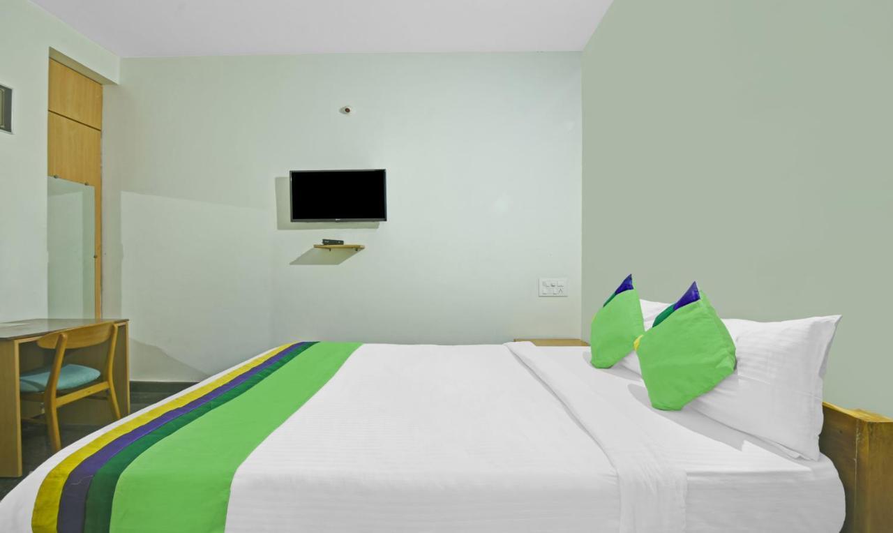 Treebo Trend Karan Residency Hotel Májszúr Kültér fotó